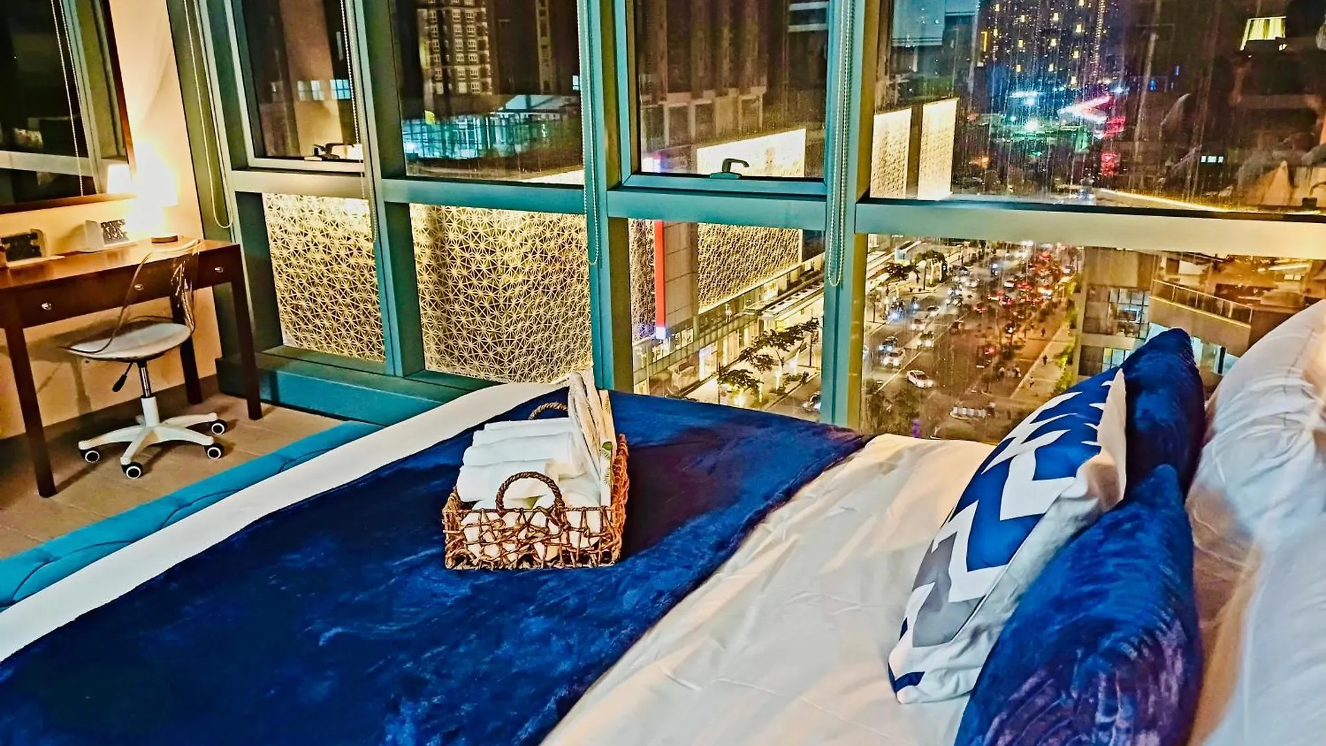 Bgc Luxury Condo - Pool, Wi-Fi, City View - Suite 11 Manila